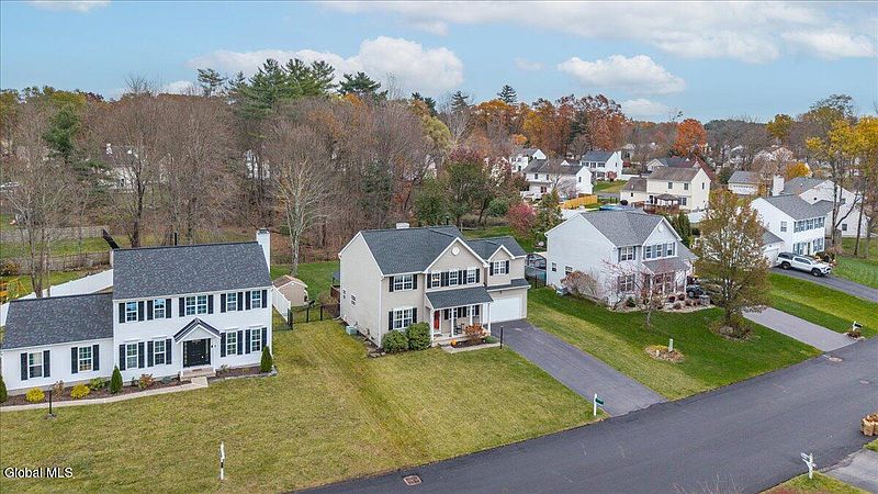 3rd image of 712 Adams Circle