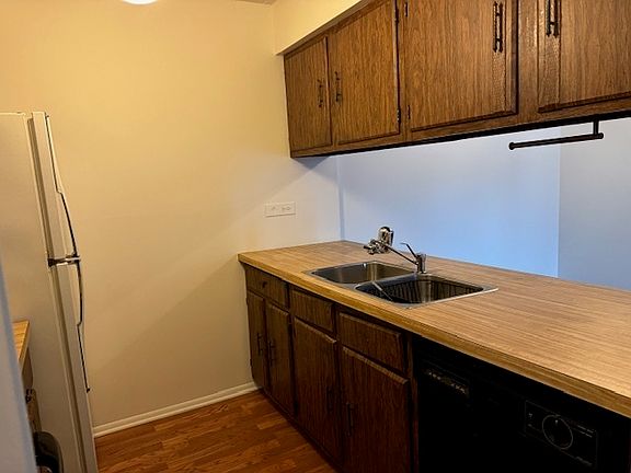 5th image of 5239 James Ln APT 1106