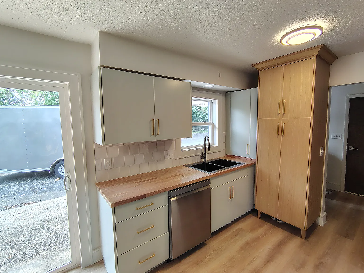 2 bed, 1150 sqft, $1,895 — Photo 3