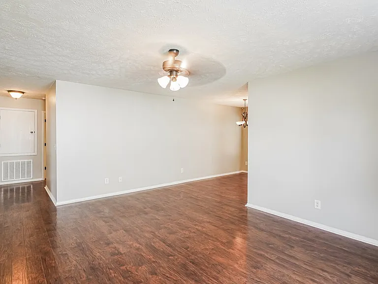 2735 Sutherland Dr — Photo 4