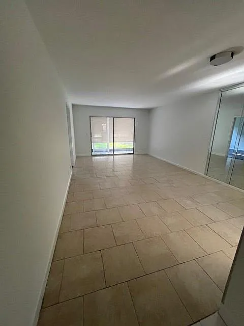 1351 SW 125th Ave — Photo 4