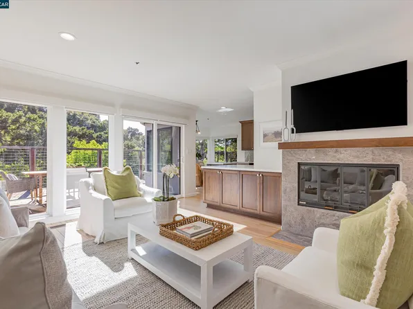 4 Irvine Dr, Moraga, CA 94556