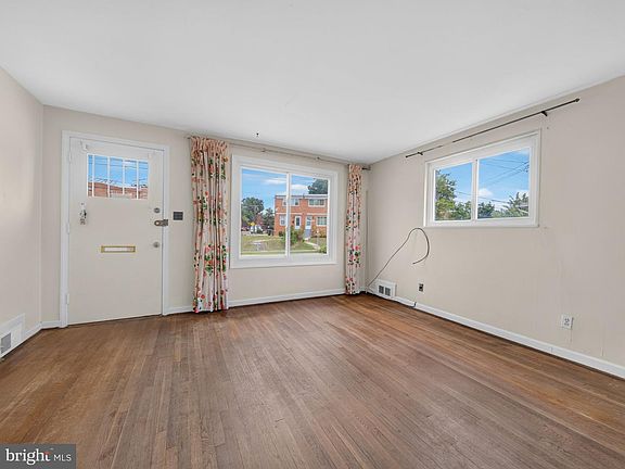 5th image of 1003 Osage St