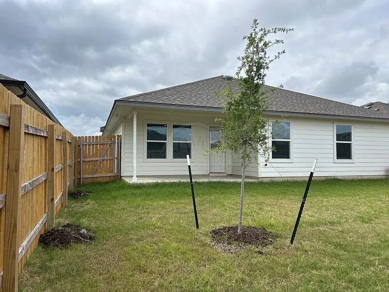1319 Iron Horse Dr — Photo 22