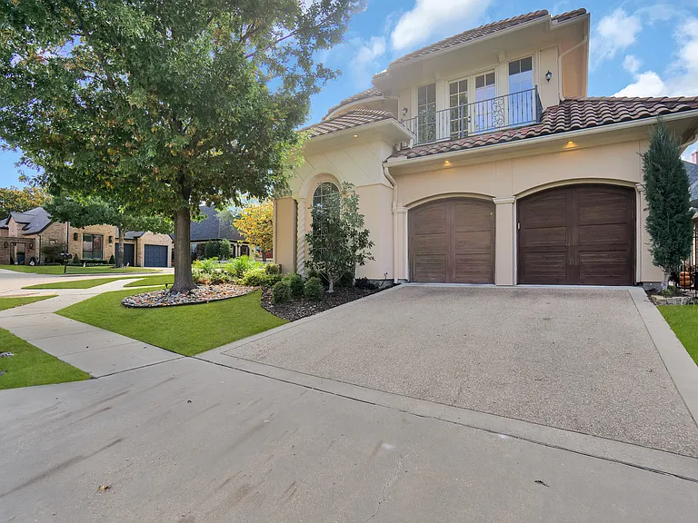 5675 Foard Dr — Photo 2