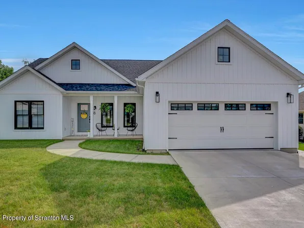 8 Casey Ave, Old Forge, PA 18518