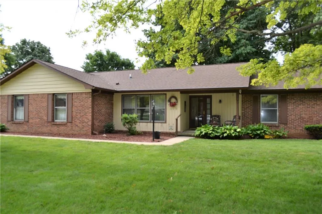 579 Meadow Dr photo 1