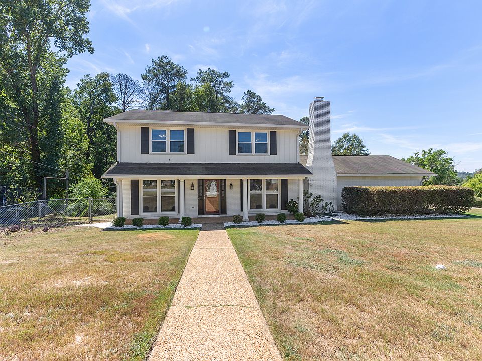 1st image of 2407 Greenbriar Dr
