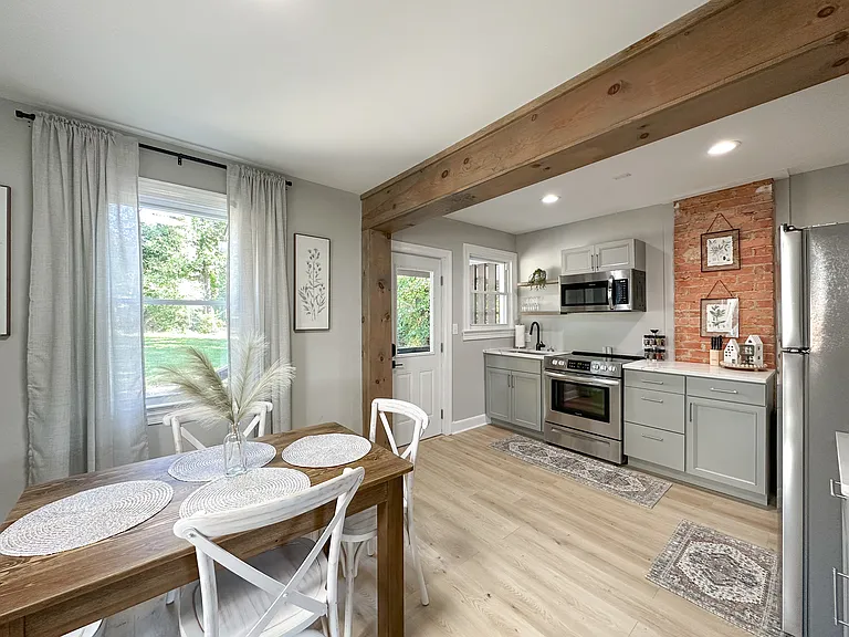322 Florence Ave #B — Photo 2