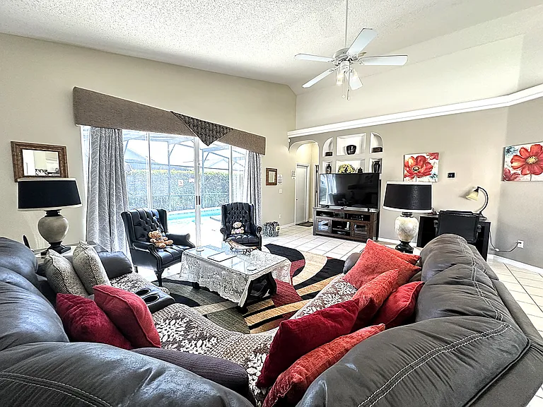 16724 Rolling Green Dr — Photo 14