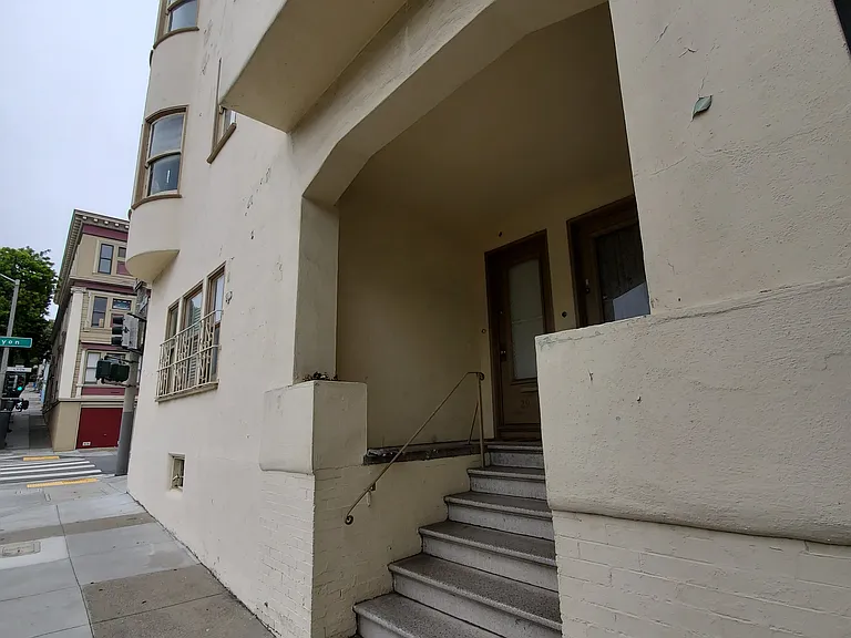 2996 Pine St #2996 — Photo 1