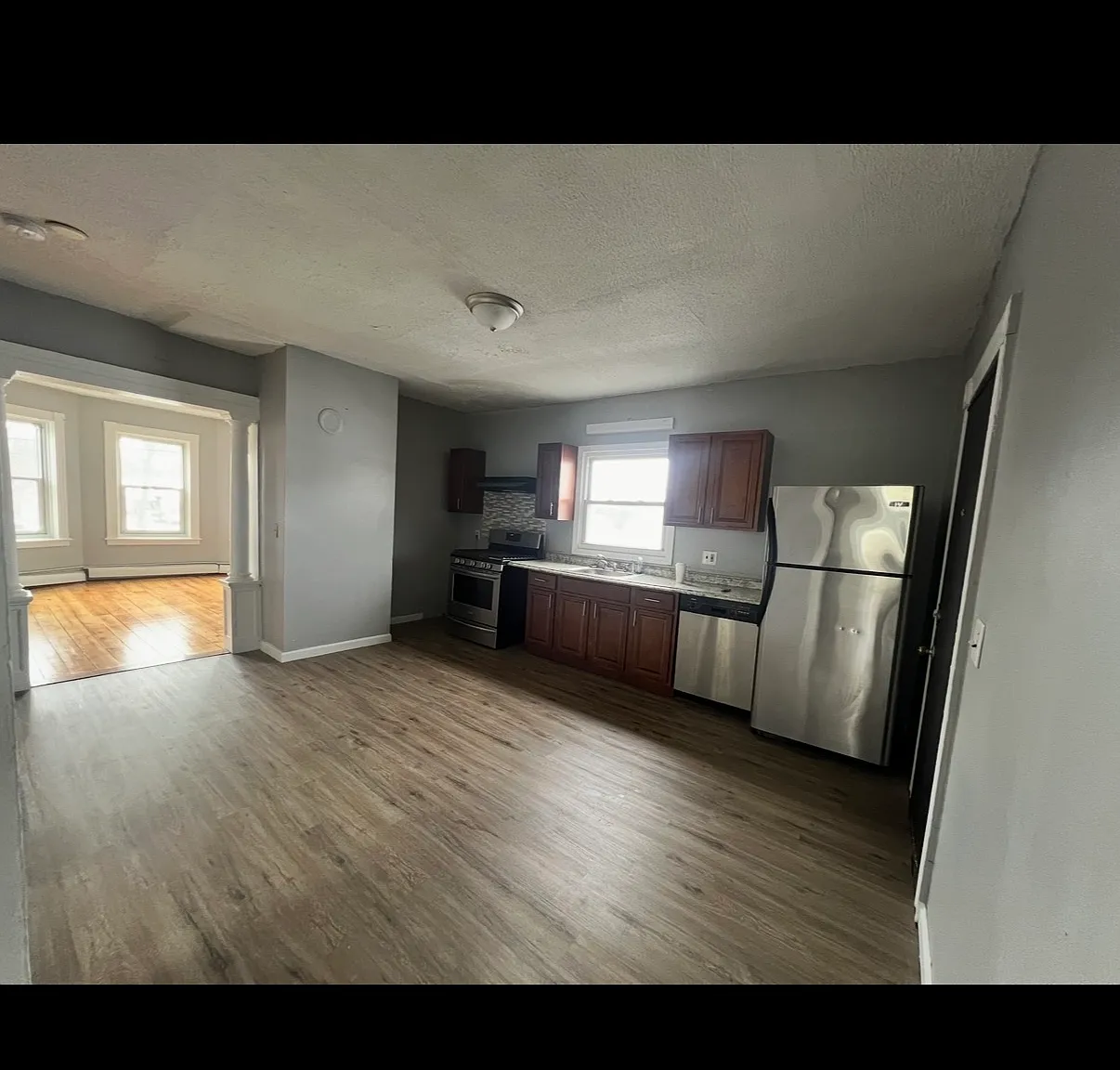 2 bed, 1000 sqft, $1,600 — Photo 3