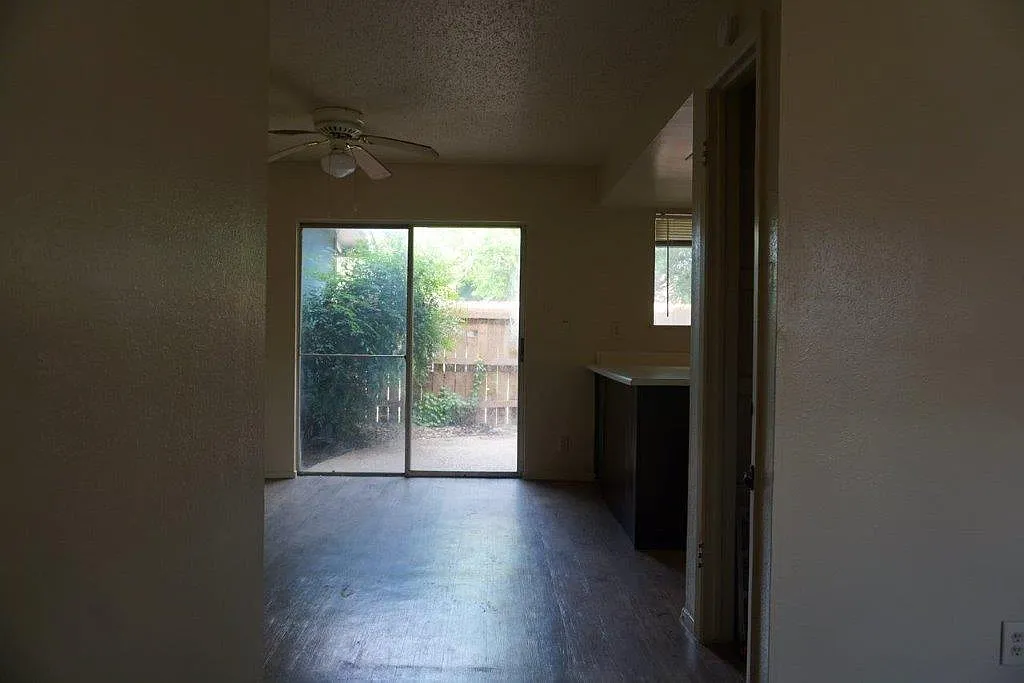 2 bed, 1.5 bath, 1026 sqft, $1,350 — Photo 3