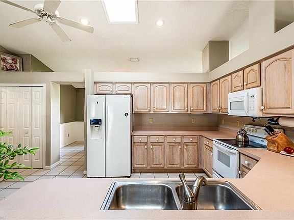 3rd image of 289 53rd Cir
