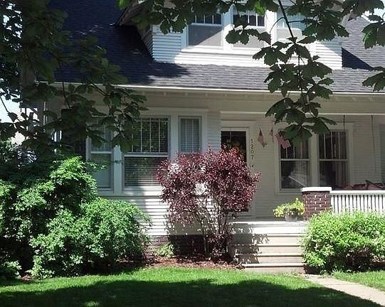 3rd image of 1207 N I St