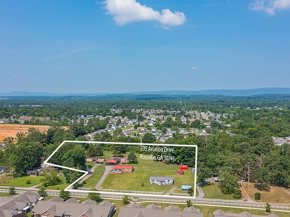 3rd image of 235-257 Aviation Dr