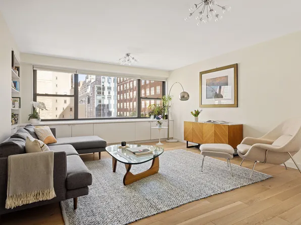 1065 Park Avenue image 1 of 9