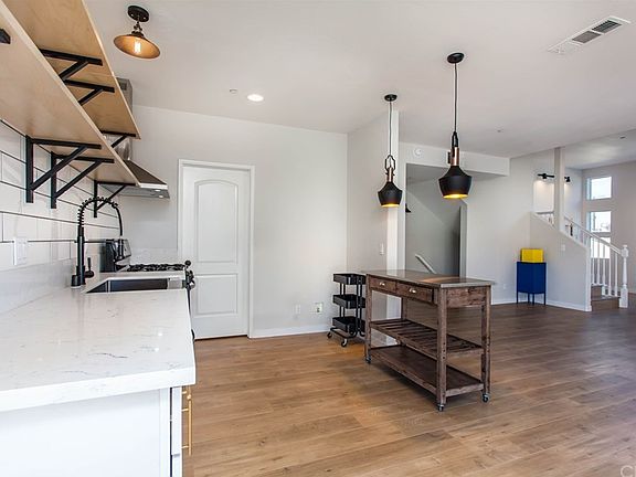 2nd image of 11853 Burbank Blvd #104