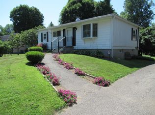 5 Greenlawn Dr, Pawling, NY 12564