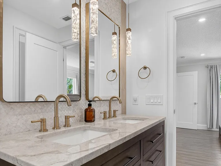 135 SE 28th Ct — Photo 31