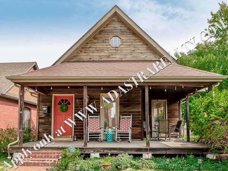 2715 Holmes St — Photo 2