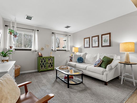 5th image of 734 W Kilgore Rd APT 101