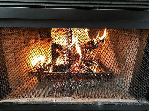 FamRm wood burning fireplace