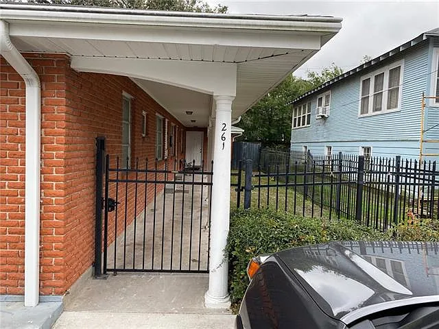 3 bed, 1.0 bath, 1400 sqft, $1,800 — Photo 2