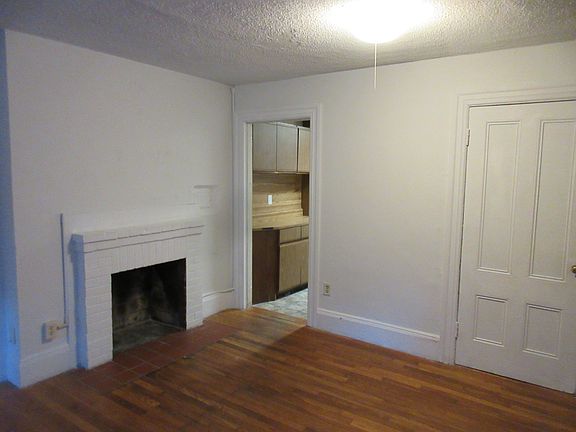 2nd image of 100 Bowen St APT 1W