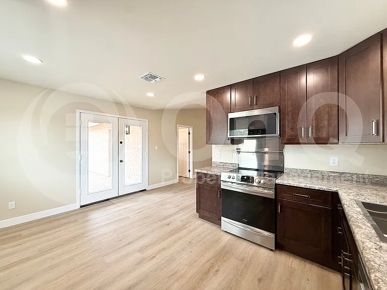 1266 W Mendoza Ave — Photo 7