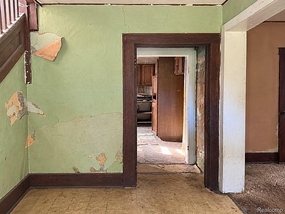 3rd image of 1534 Bennett Ave