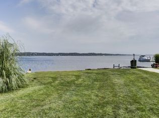 8 Sun Ct, Hampton Bays, NY 11946