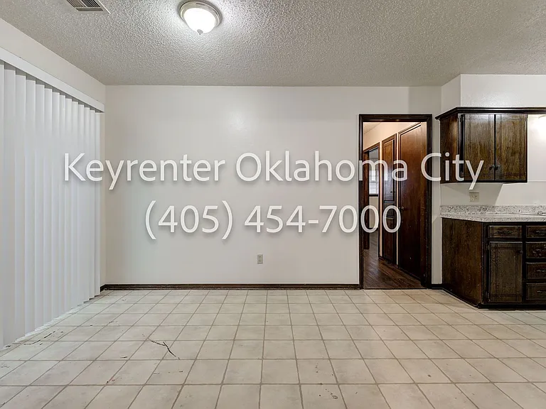 920 SW 97th St Duplex — Photo 8