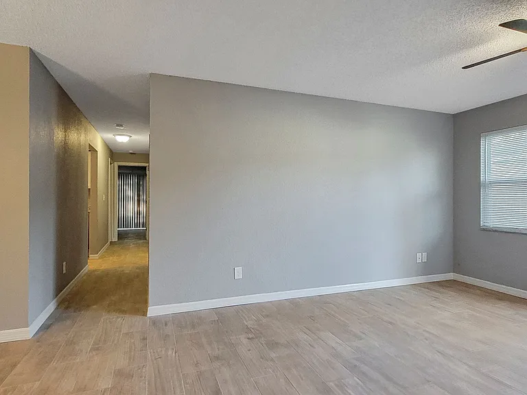 318 Sun Dial Ct — Photo 3