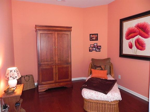 4th image of 1611 River Bend Blvd