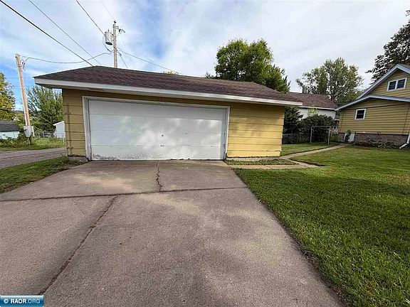 2nd image of 328 9th St SW