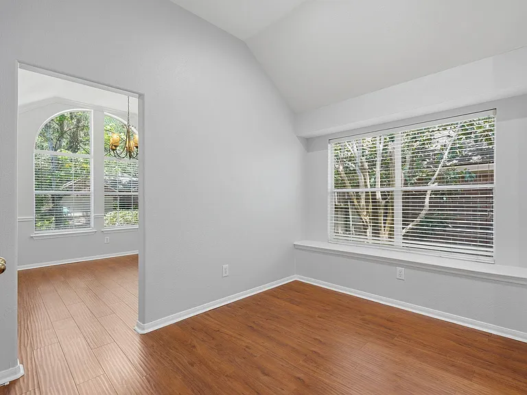18 Mulberry Glen Pl — Photo 27