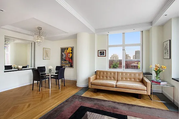 Sold by Stribling | media 10