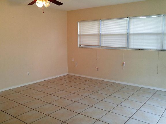 5th image of 2216 Lakeview Dr