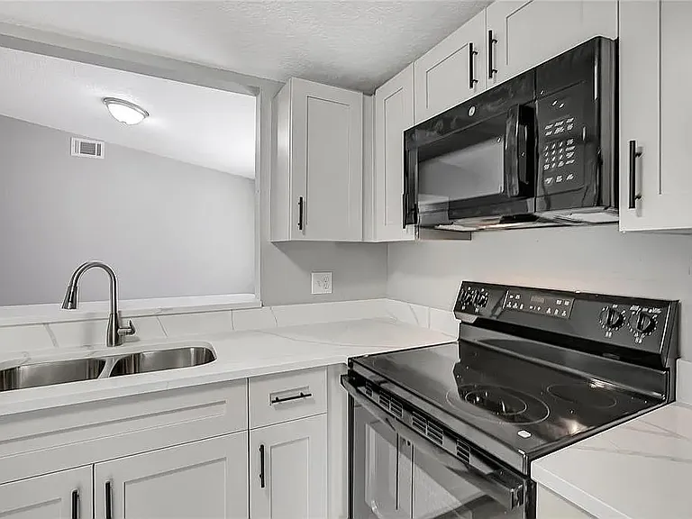 10215 Cutten Green Ct — Photo 13