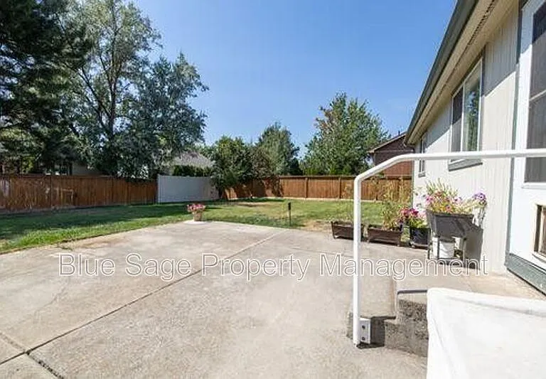 1712 W Durham Dr — Photo 15