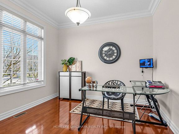 3rd image of 59 Black Walnut Cres