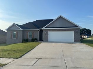 841 Petit Jean St, Prairie Grove, AR 72753