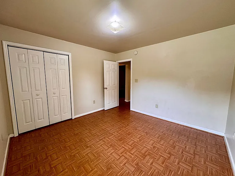 124 E Ferrell St — Photo 9