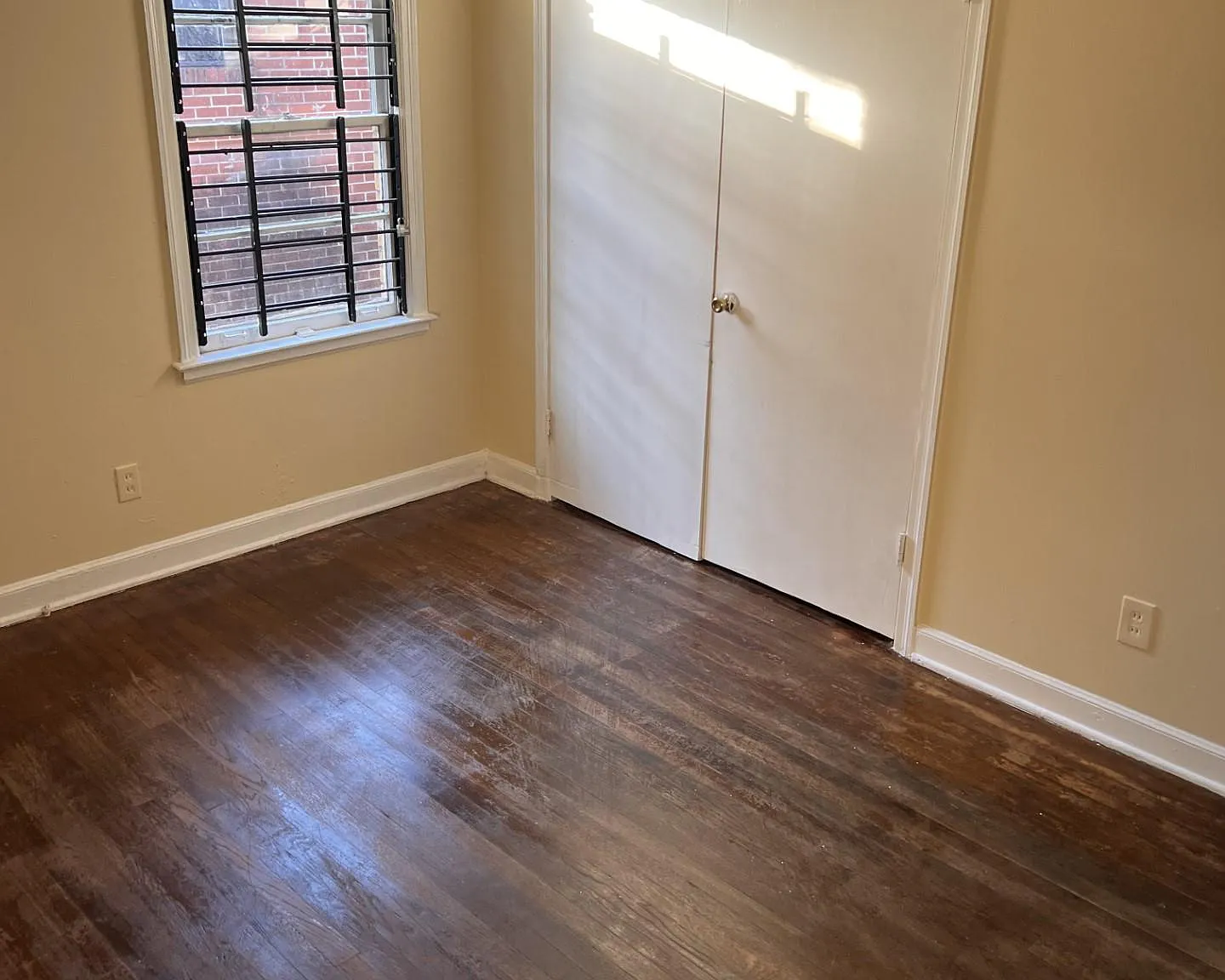 5 bed, 1700 sqft, $1,500 — Photo 2