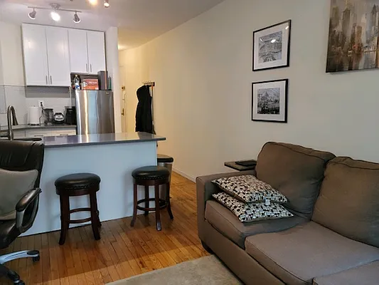 Rented by Chartwell Manhattan Realty | media 19