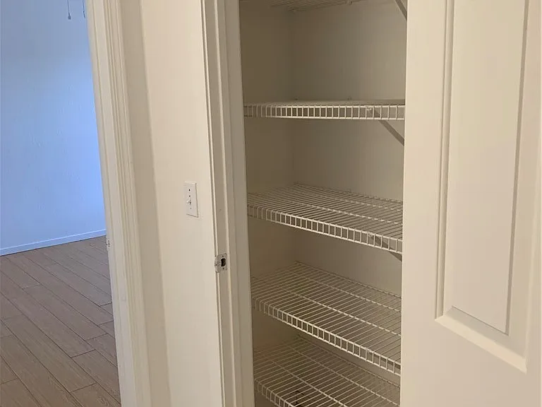 7617 Allerton Ave — Photo 34
