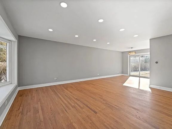 2nd image of 2017 E Seneca Ln
