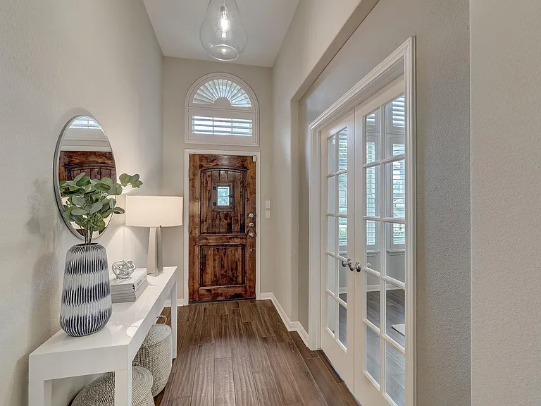 205 Cortona Ln — Photo 6