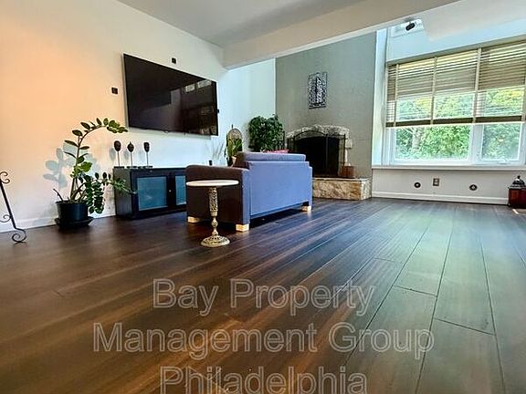 4th image of 274 W Chelsea Cir